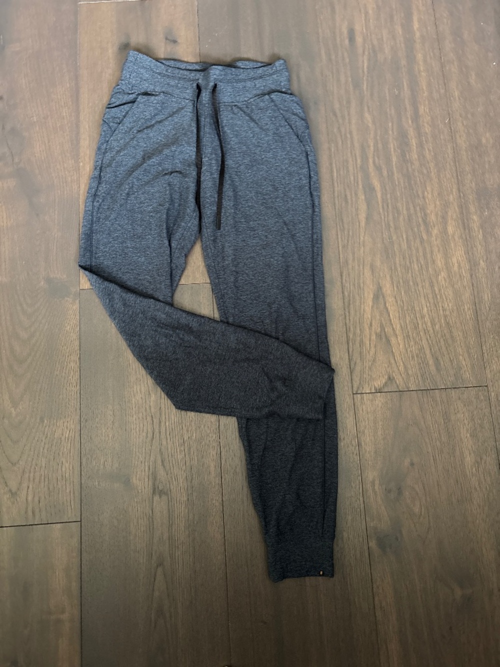 Lululemon women’s sweatpants/joggers-size 4